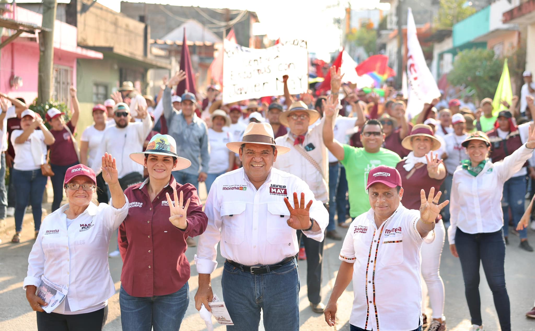 Javier May en Emiliano Zapata reafirma sus 50 compromisos.