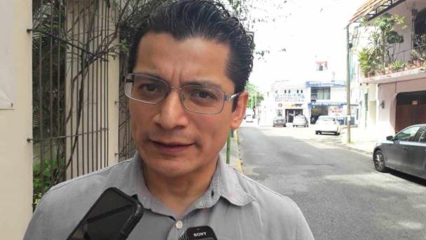 Vocero de Javier May se lanza contra PRI y el PAN.