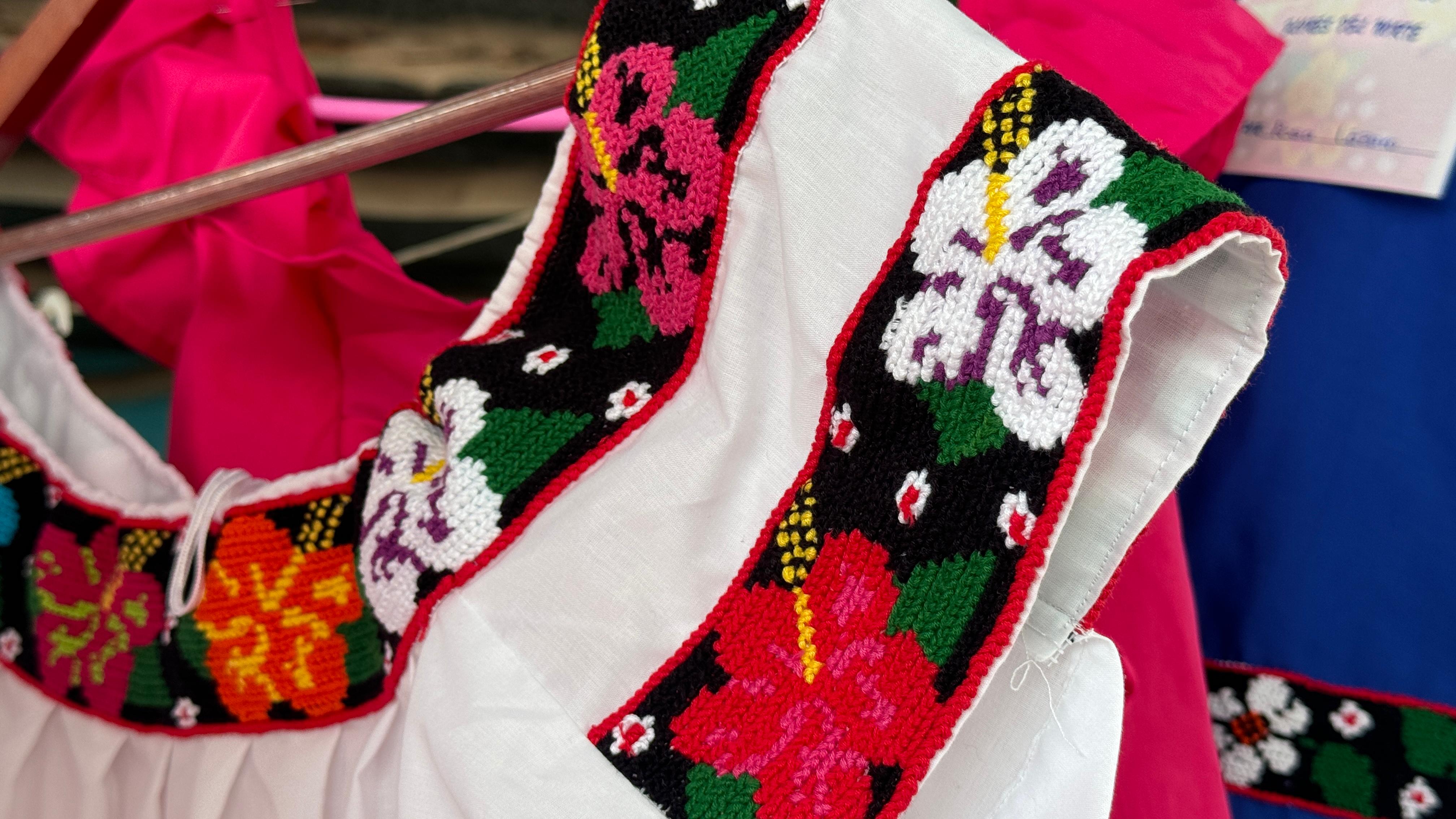 IMPULSA DIPUTADA LORENA MÉNDEZ PRESERVACIÓN Y LA TRADICIÓN QUE DISTINGUE AL TRAJE TÍPICO DE TABASQUEÑAS, CON TALLER DE TIRAS BORDADAS EN COMALCALCO.