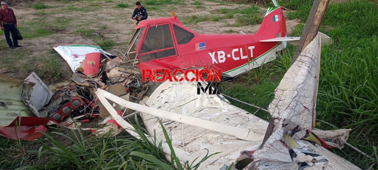 Se desploma una avioneta a un costado de la carretera Cárdenas a Villahermosa.