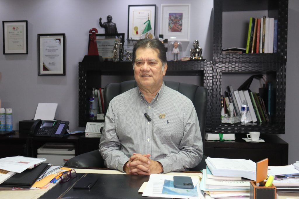 Compromiso de la SOTOP a realizar adecuaciones necesarias en puente peatonal de Universidad.