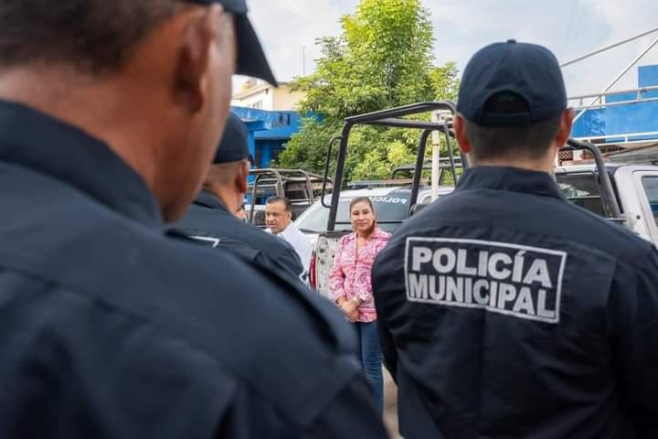 LLAMA ALCALDESA DE CUNDUACÁN A ELEMENTOS POLICIACOS, A DEVOLVERLE LA DIGNIDAD A LAS INSTITUCIONES Y A RECUPERAR LA CONFIANZA DEL PUEBLO.