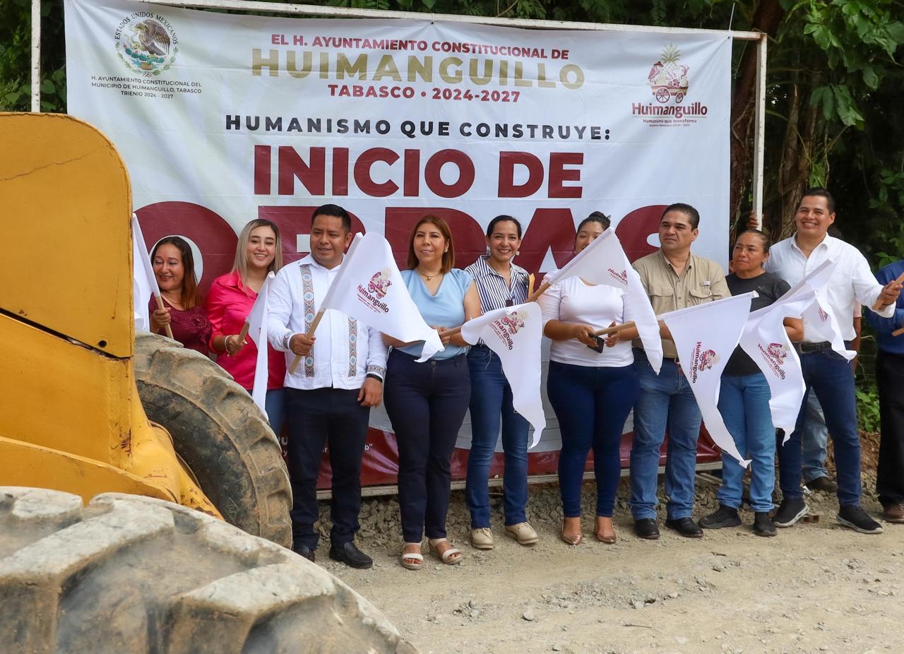 MARI LUZ VELÁZQUEZ JIMÉNEZ, DA BANDERAZO A OBRAS DE BIENESTAR EN EL EJIDO EMILIANO ZAPATA (CHICHONAL DE LA BOYERÍA) DE HUIMANGUILLO.