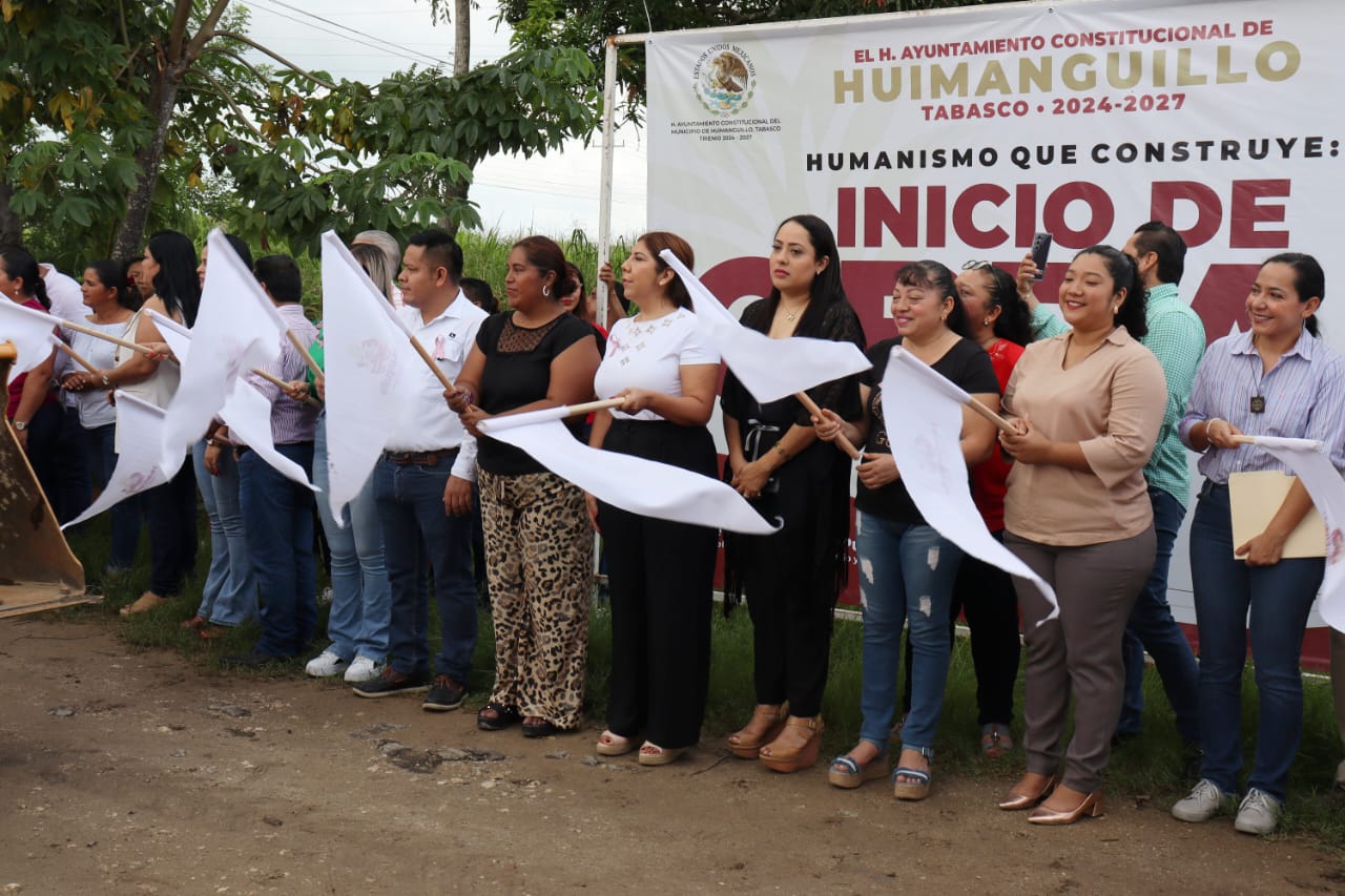 TRAS BANDERAZO DE OBRA, REFRENDA LA ALCALDESA DE HUIMANGUILLO, MARI LUZ VELÁZQUEZ, “VAMOS A CUMPLIR CON COMPROMISOS DE CAMPAÑA”.
