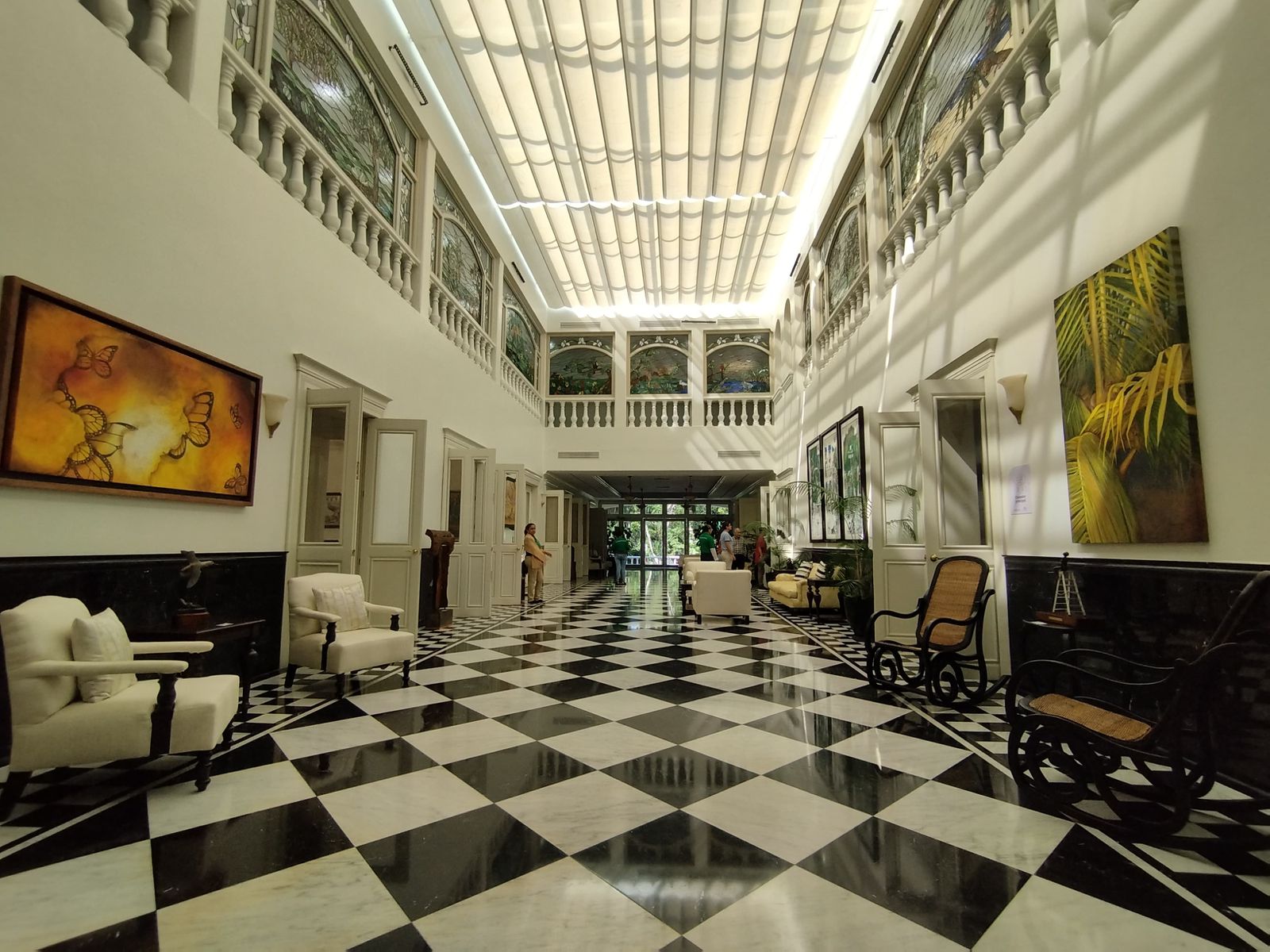 Destaca talento tabasqueño en exposición colectiva de artistas Yokotanes en Centro Cultural Quinta Grijalva.