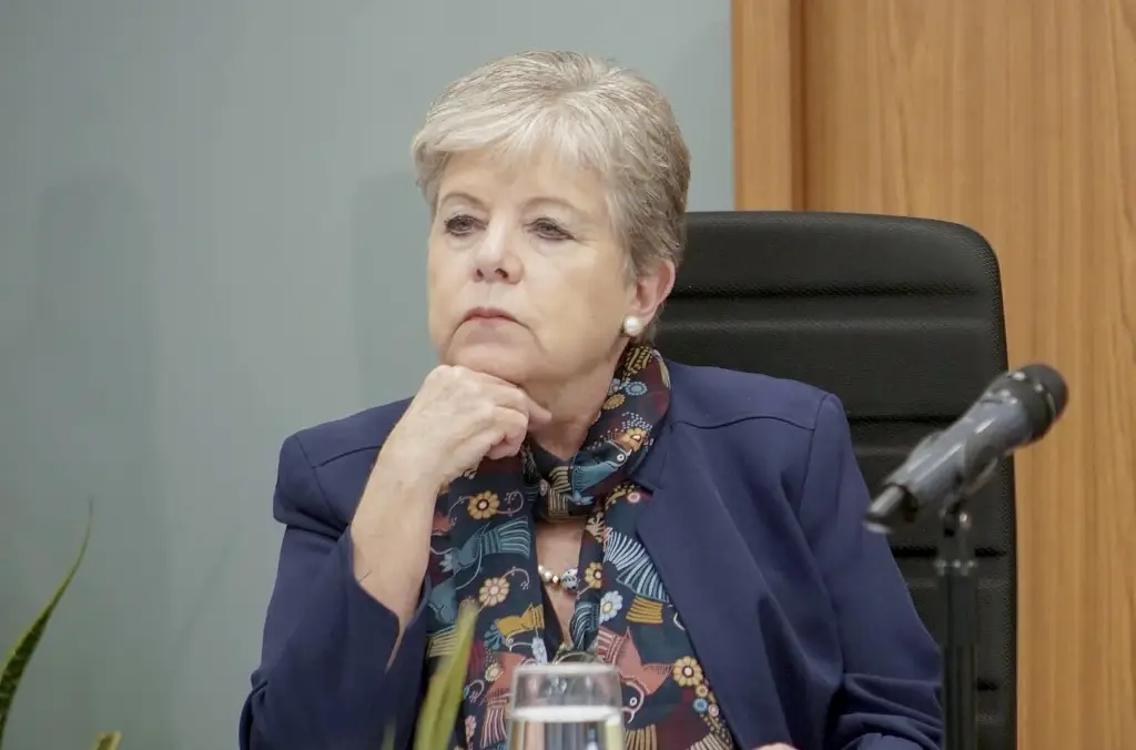 Admite Alicia Bárcena que acudió a la boda en el MUNAL, pero culpa a Martín Borrego del escándalo. 