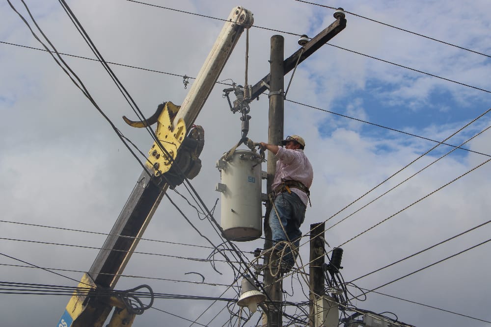 Comalcalco hace esfuerzos paralelos a CFE para dotar de luz de calidad a ciudadanía.
