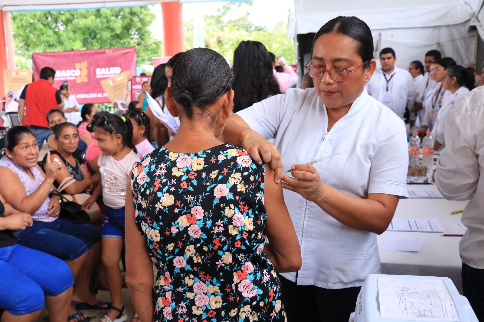 Exhorta Salud a vacunarse para prevenir enfermedades por cambios bruscos de temperatura.