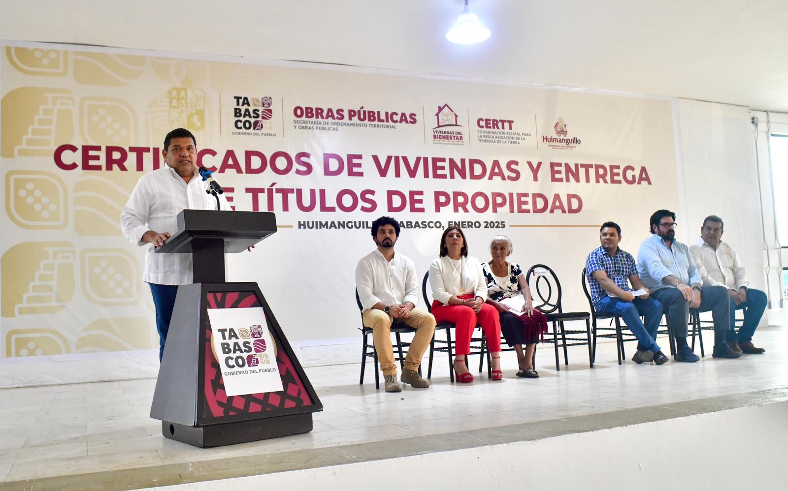 Gobierno del Pueblo da certeza jurídica a familias; entrega 350 Certificados de Viviendas y 152 títulos de propiedad en Huimanguillo.