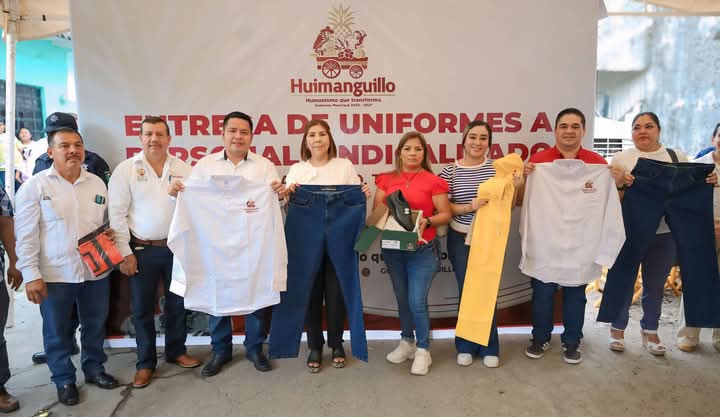 Alcaldesa Mari Luz Velázquez Jiménez entrega uniformes a trabajadores sindicalizados