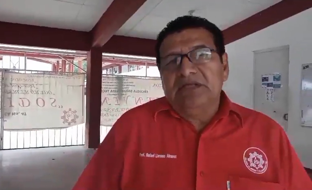 Tras el cierre de padres de familia, directivos de la Secundaria Técnica 47 resuelven la falta de maestros.