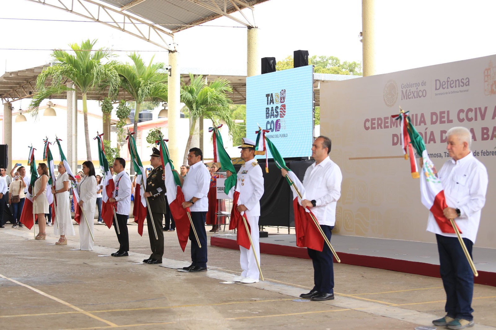 Encabeza el Gobernador Javier May Rodríguez ceremonia conmemorativa del Día de la Bandera.