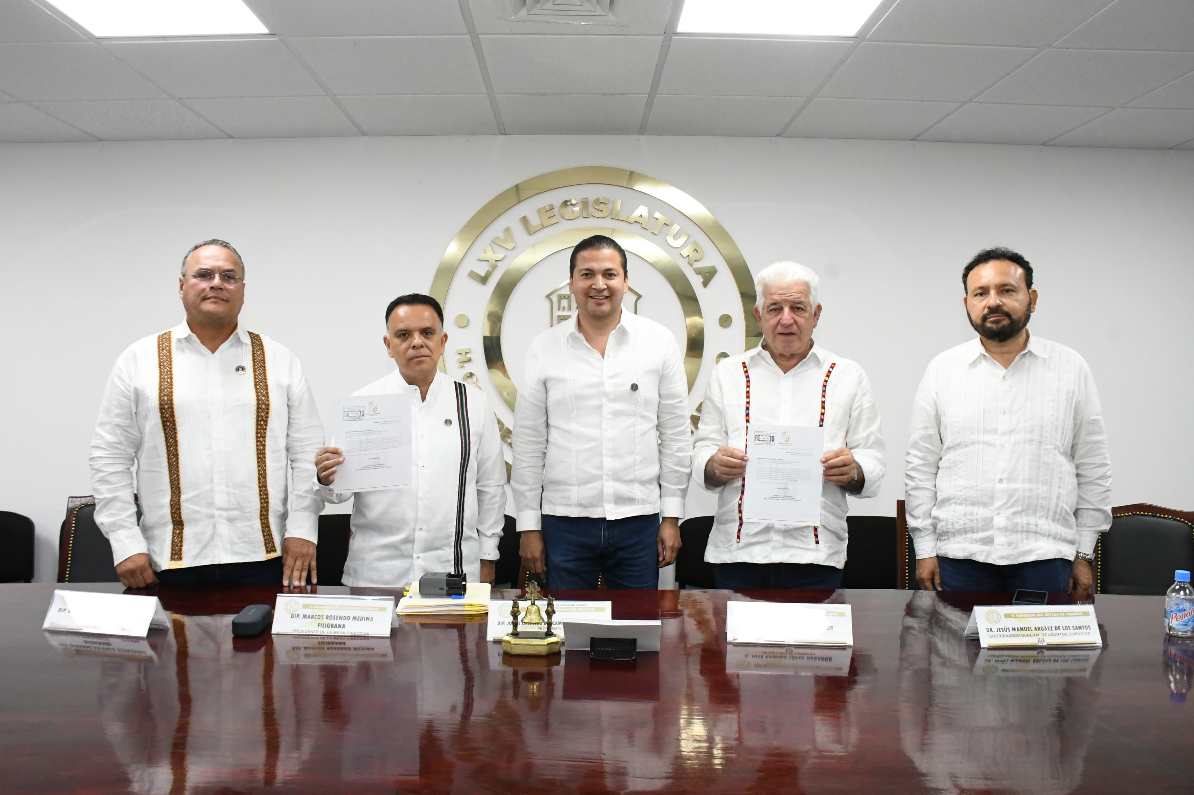 Recibe Congreso iniciativas del Ejecutivo para solicitar adelanto de participaciones federales, que se destinarían a obra pública.