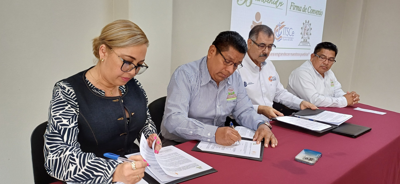 IEAT-UIET van juntos por la alfabetización de jóvenes y adultos.