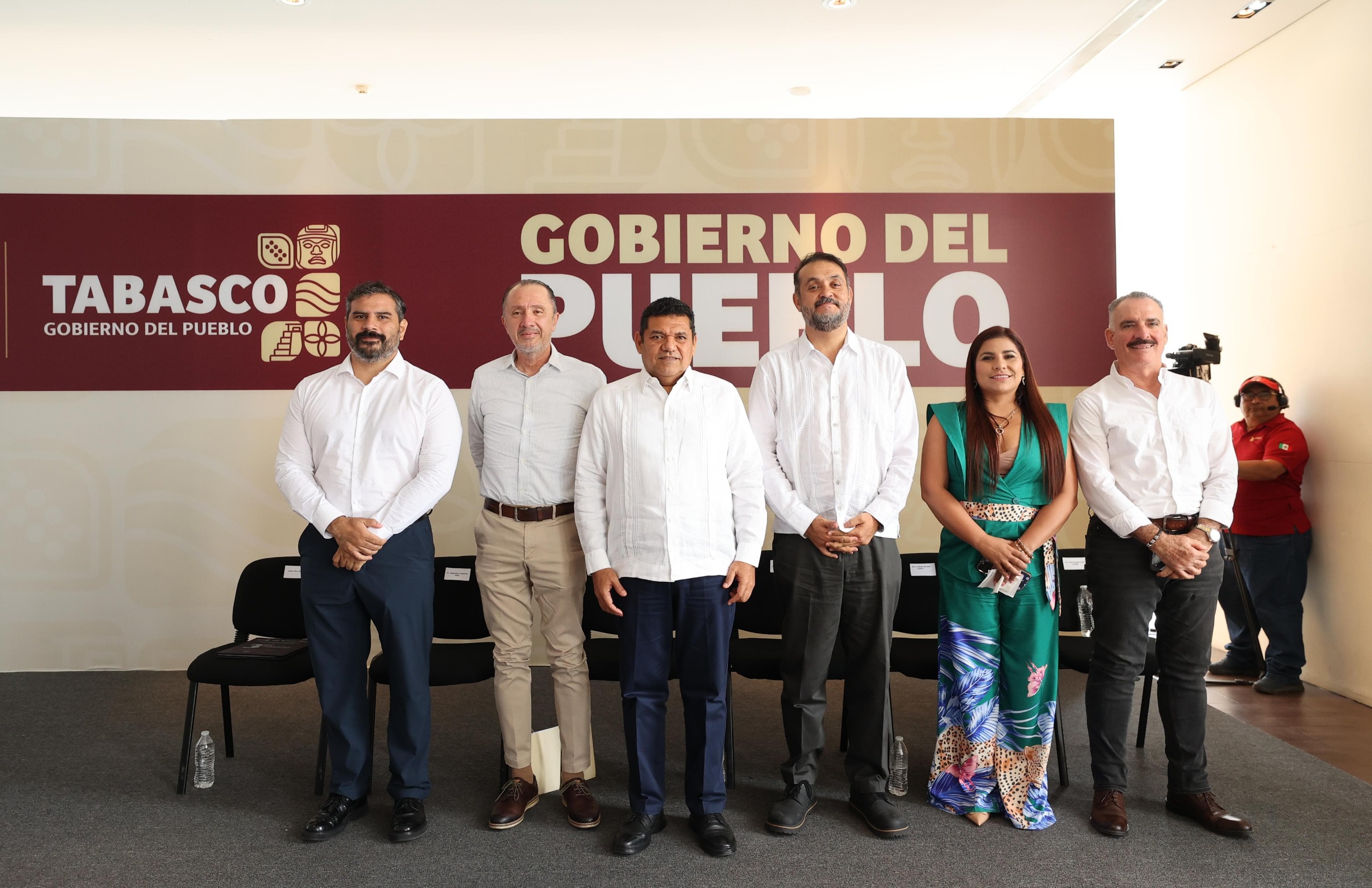 Listas dos dragas para desazolvar el Macayo y garantizar abasto de agua en Villahermosa.