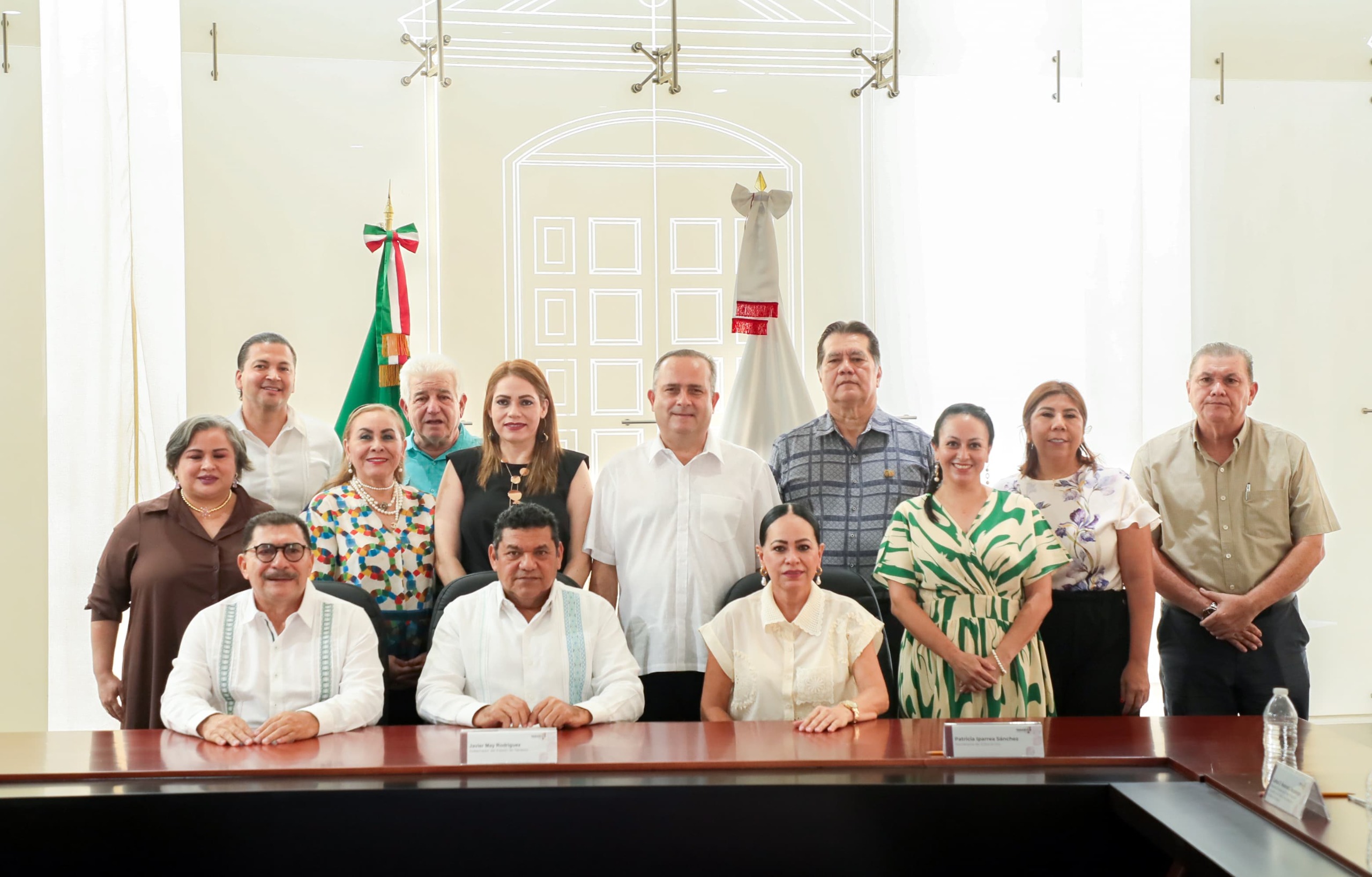 Toma protesta Gobernador a nuevo Consejo Directivo del IAP y lo convoca a formar funcionarios públicos al servicio del pueblo,