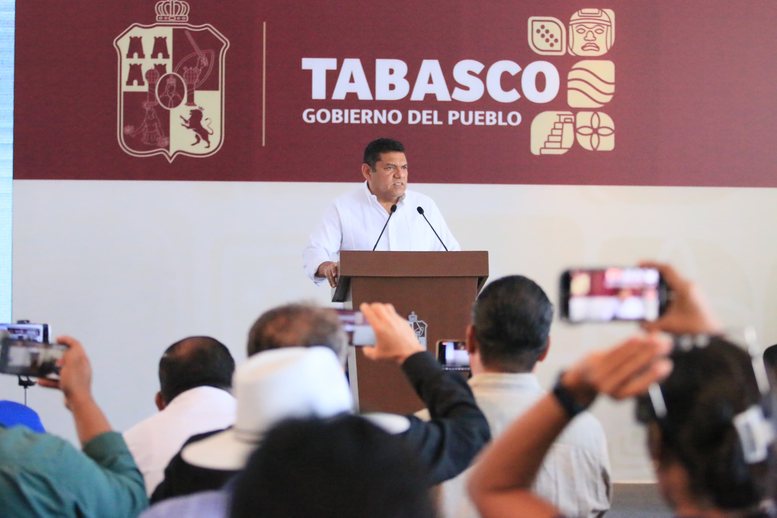 Se reunirá Gobernador Javier May con autoridades de Energía y CFE para analizar ampliación de los servicios a favor de las familias tabasqueñas.