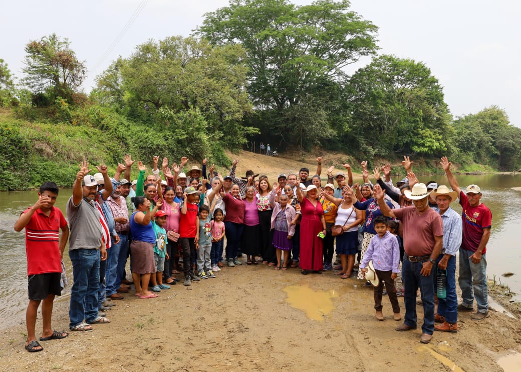 Alcaldesa Mari Luz Velázquez Jiménez reafirma su compromiso con el pueblo a un año de un triunfo histórico.