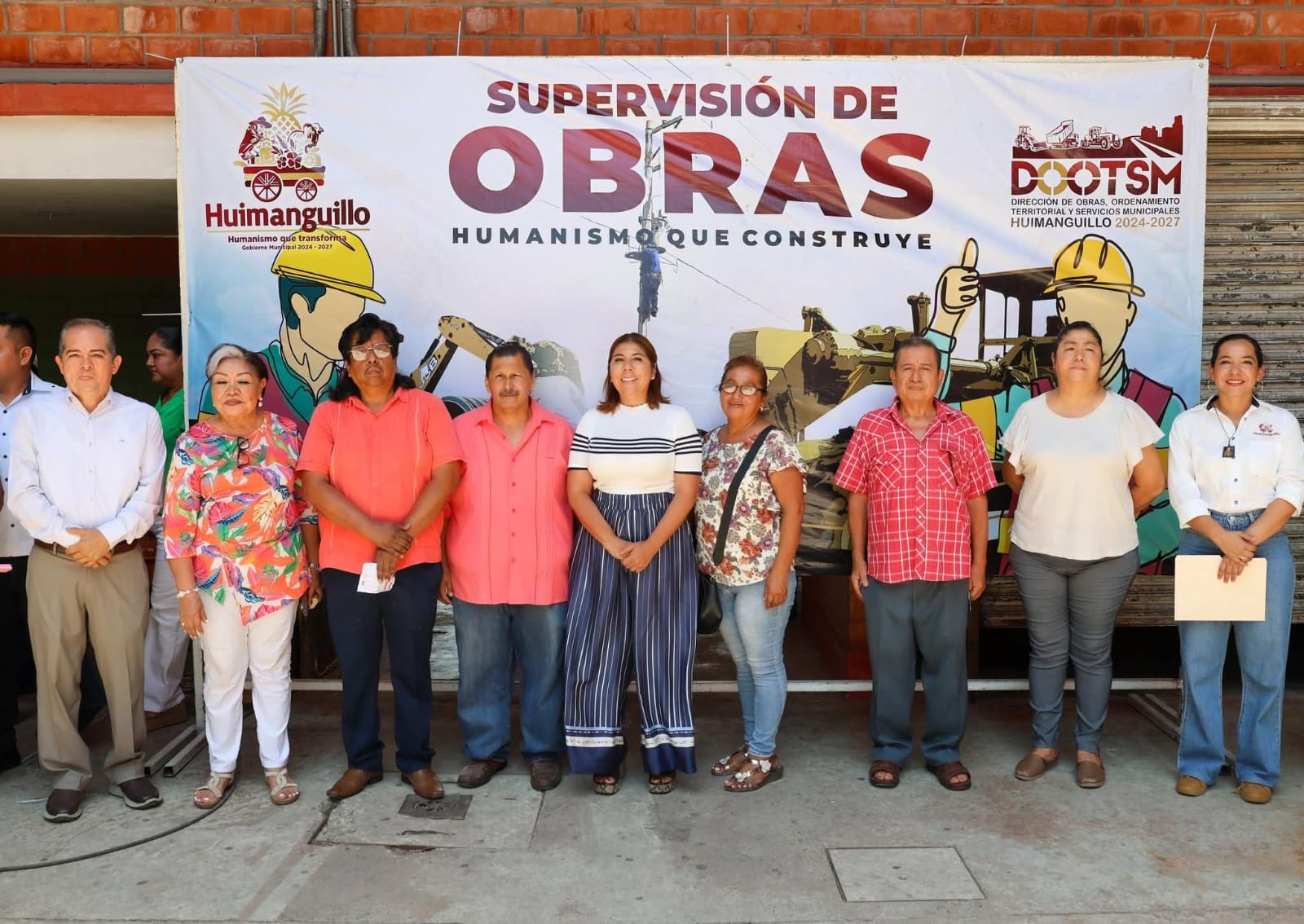 Alcaldesa de Huimanguillo supervisa avances en la construcción del techado del mercado público municipal “José Mercedes Gamas”, en beneficio de locatarios, quienes trabajaban expuestos al sol y la lluvia.