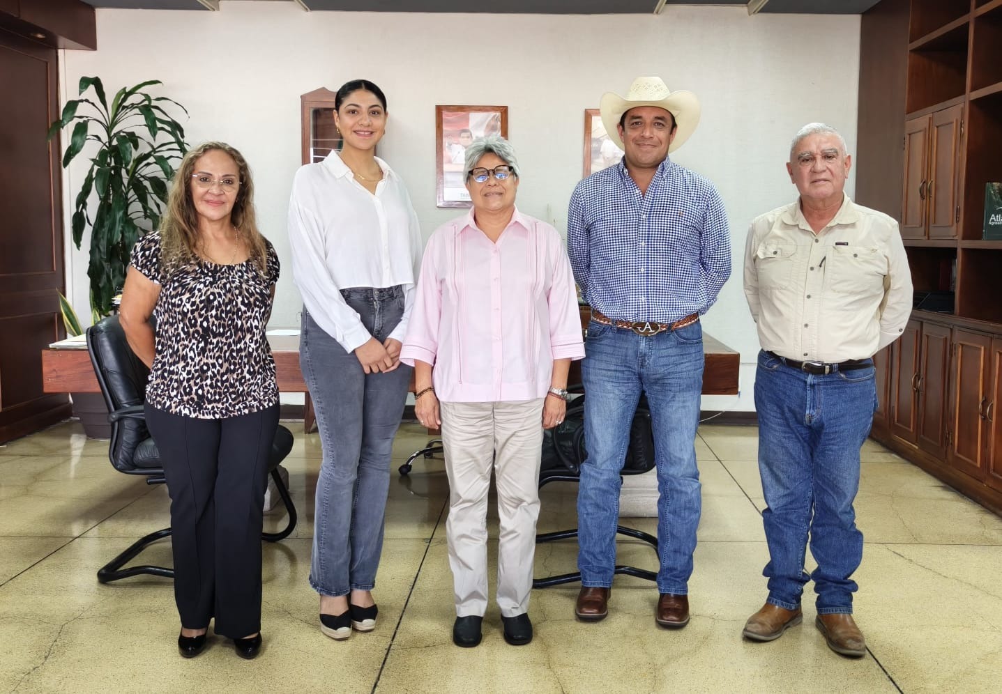 Presenta SEDAP a diputadas de la Comisión de Asuntos de la Frontera Sur del Congreso Local situación actual del Gusano Barrenador.