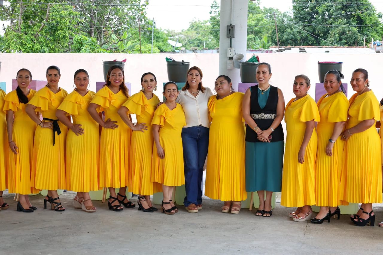 Mari Luz Velázquez Jiménez asiste como invitada de honor a la clausura del “Foro Educativo: Huimanguillo 2025”, dirigido al nivel preescolar.