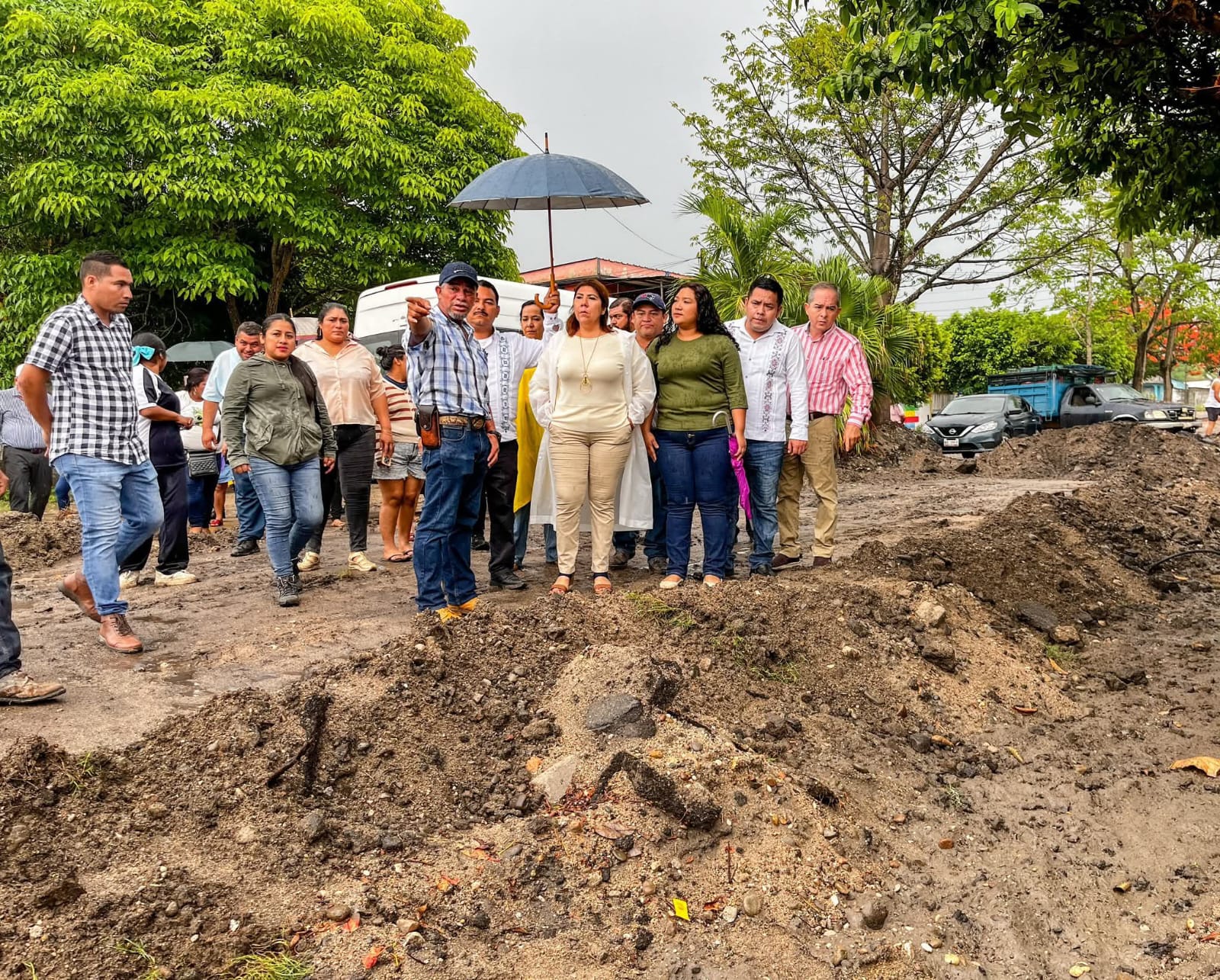 Alcaldesa de Huimanguillo supervisa obras integrales en Villa Estación Chontalpa.