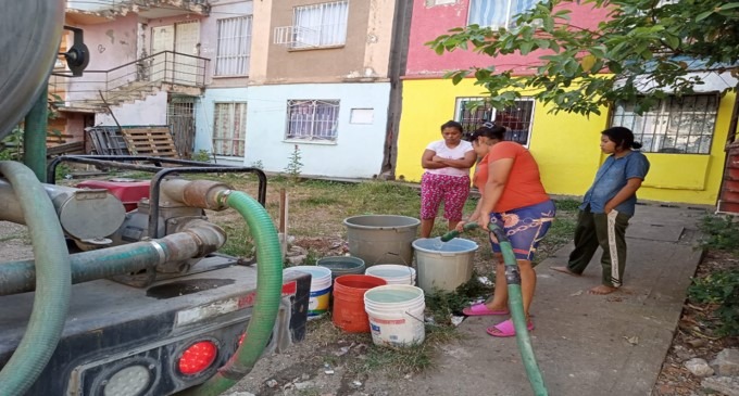 Pipas de la CEAS han brindado de forma gratuita más de 17 millones de litros de agua a la ciudadanía.
