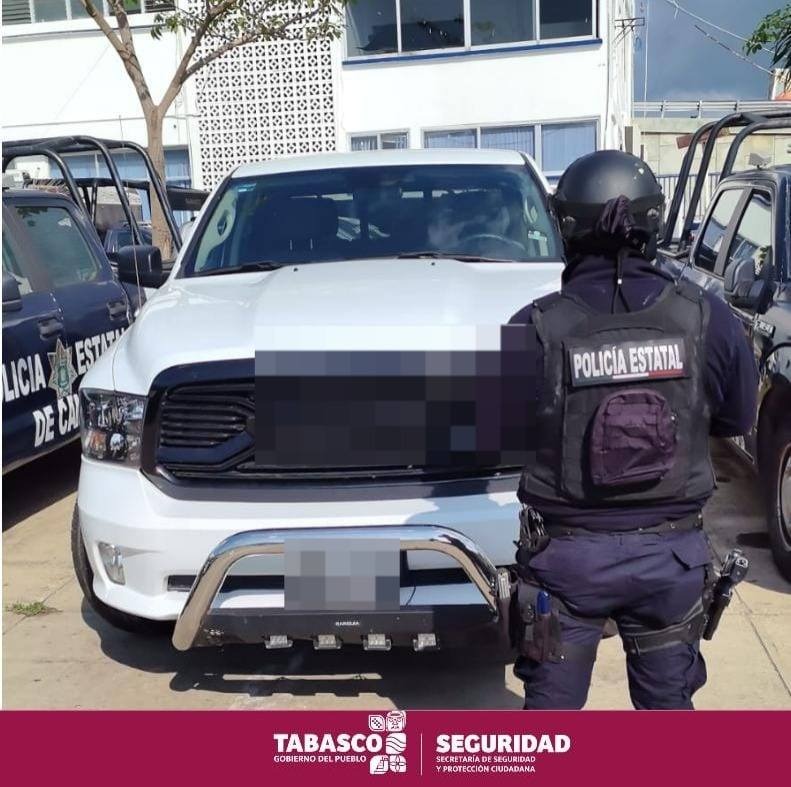 FIRT Olmeca asegura cuatro vehículos con reporte de robo en el Fraccionamiento Carrizal.