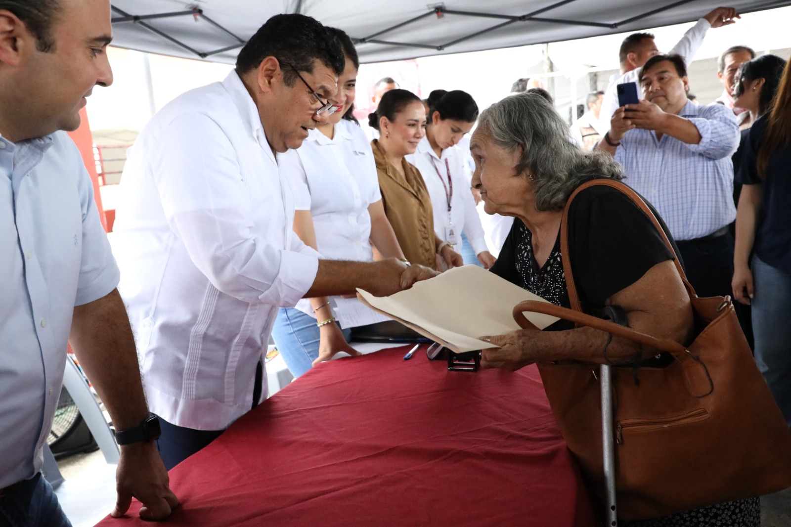 Gobierno del Estado atiende el desarrollo de Teapa; destaca Javier May que, con el apoyo de la federación, se invierten en ese municipio 570 mdp en programas del bienestar.