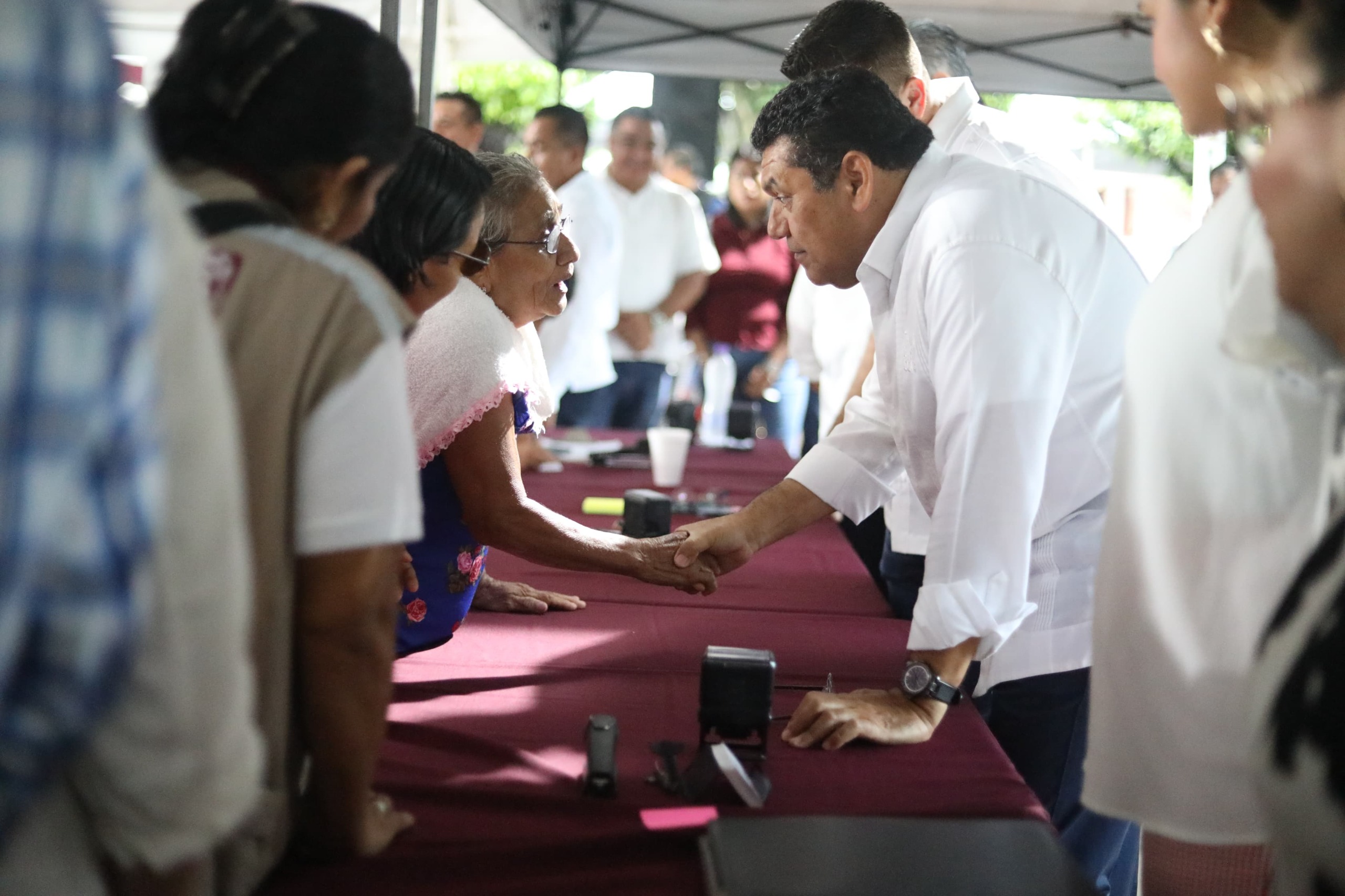 En el Gobierno del Estado escuchamos, atendemos a la gente y resolvemos los problemas, sin descuidar la administración pública: Javier May.
