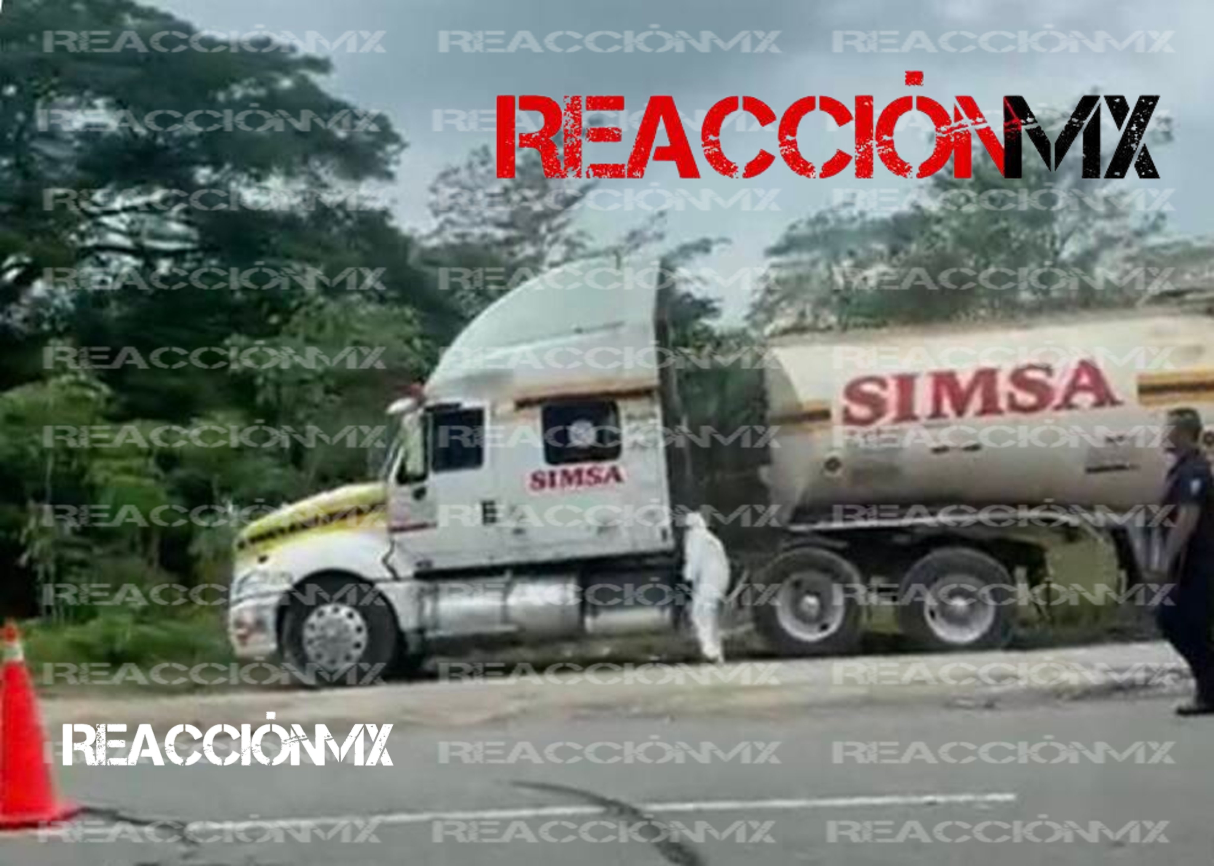 Balean al chofer de una pipa y se roban la unidad en la vía corta Comalcalco a Cunduacán.