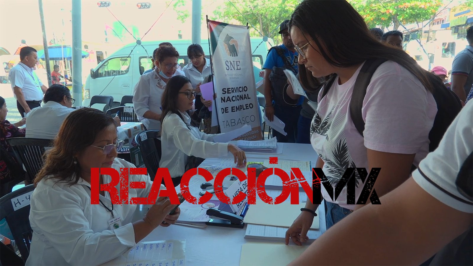 Ofrecen más de mil vacantes en feria de empleo de Tabasco.