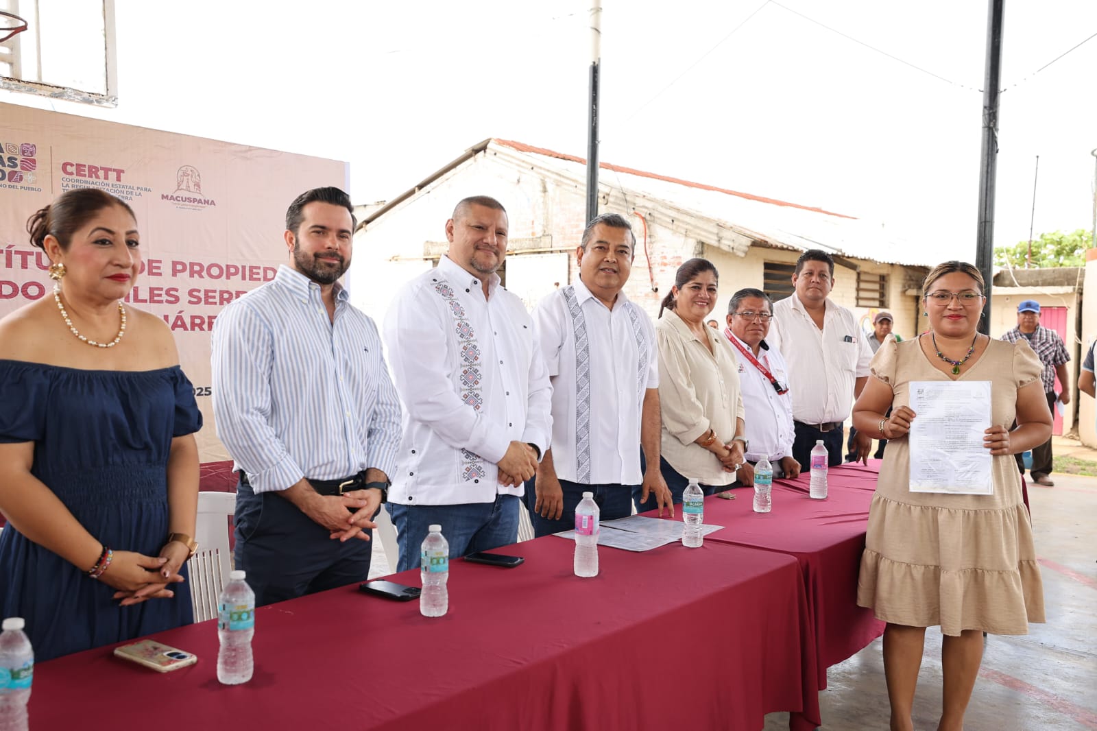 Beneficia Gobierno del Estado a más de 500 habitantes de Macuspana; CERTT entrega títulos de propiedad.