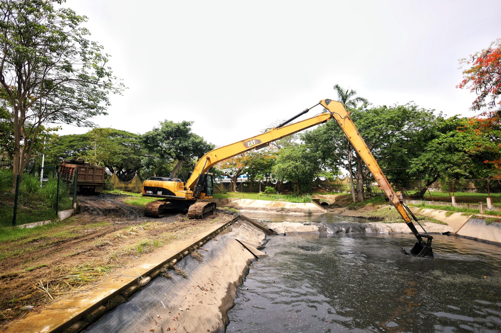 Gobierno de Tabasco avanza en el rescate de la Laguna de las Ilusiones con trabajos clave en el Vaso Cencali.