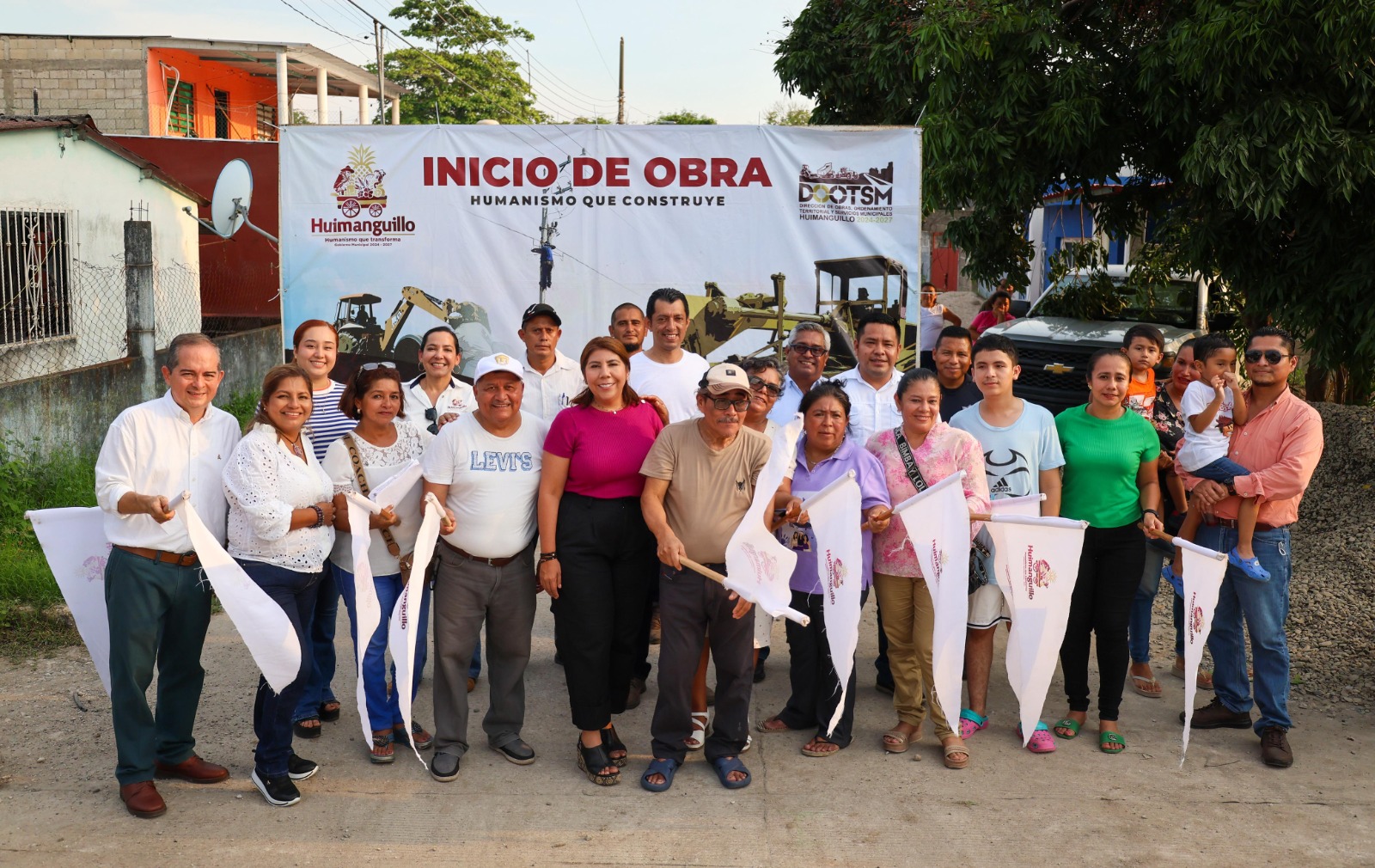 Alcaldesa Mari Luz Velázquez Jiménez inicia obra integral de rehabilitación en la colonia Los Ángeles.