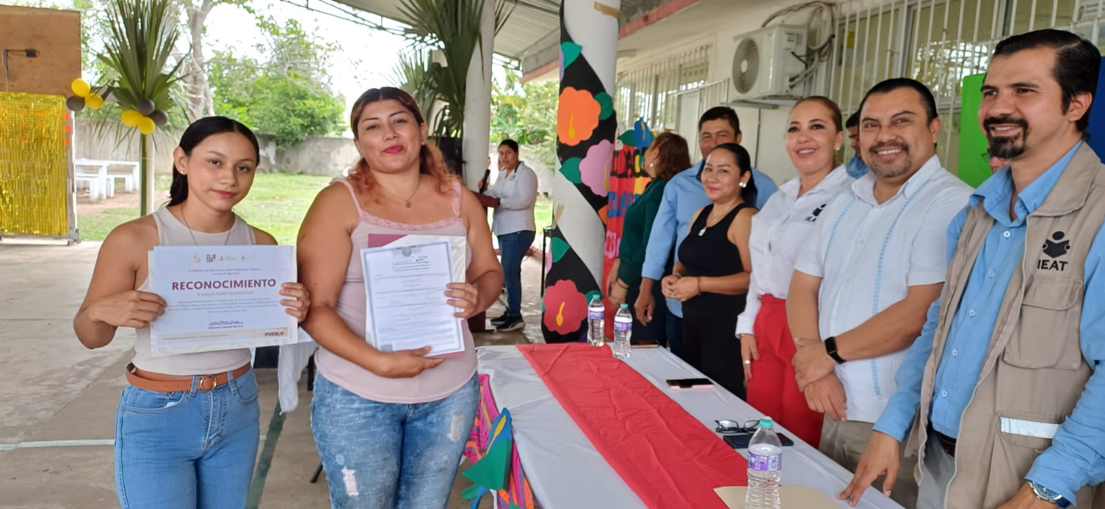 Egresan educandos del IEAT asesorados por prestadores de servicio social.