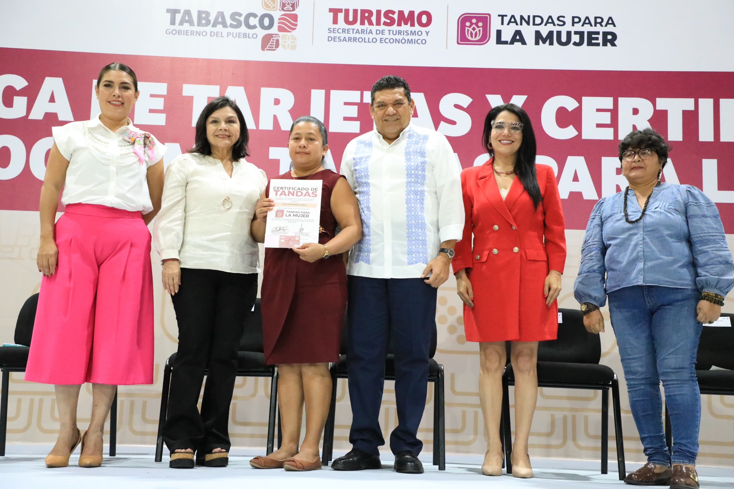 Gobierno del Estado entrega 2 mil Tandas para la Mujer en Centro y alcanza meta 2025 para hacer justicia y empoderar a 10 mil tabasqueñas.