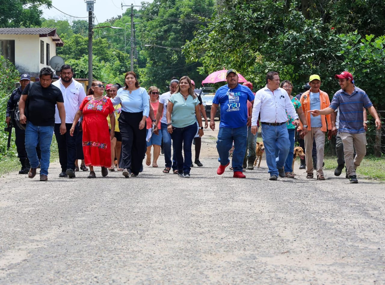 “Seguimos cumpliendo compromisos con el pueblo”; Mari Luz Velázquez Jiménez inaugura rehabilitación de camino en Francisco Rueda.