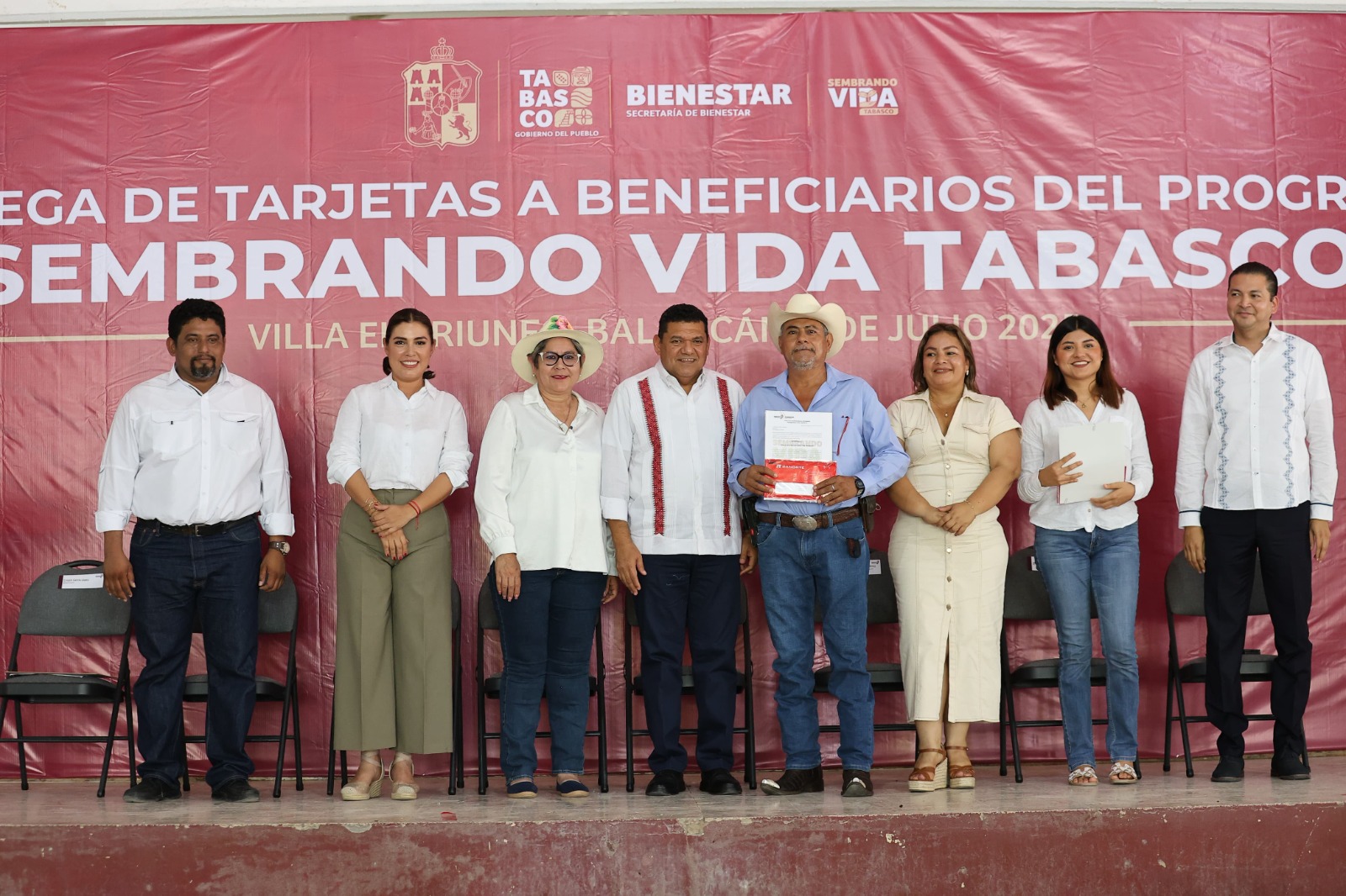 801 campesinas y campesinos de Balancán y Tenosique reciben sus tarjetas de Sembrando Vida Tabasco; “siempre va a haber recurso para impulsar la autosuficiencia alimentaria y la recomposición del tejido social”, señala Javier May.