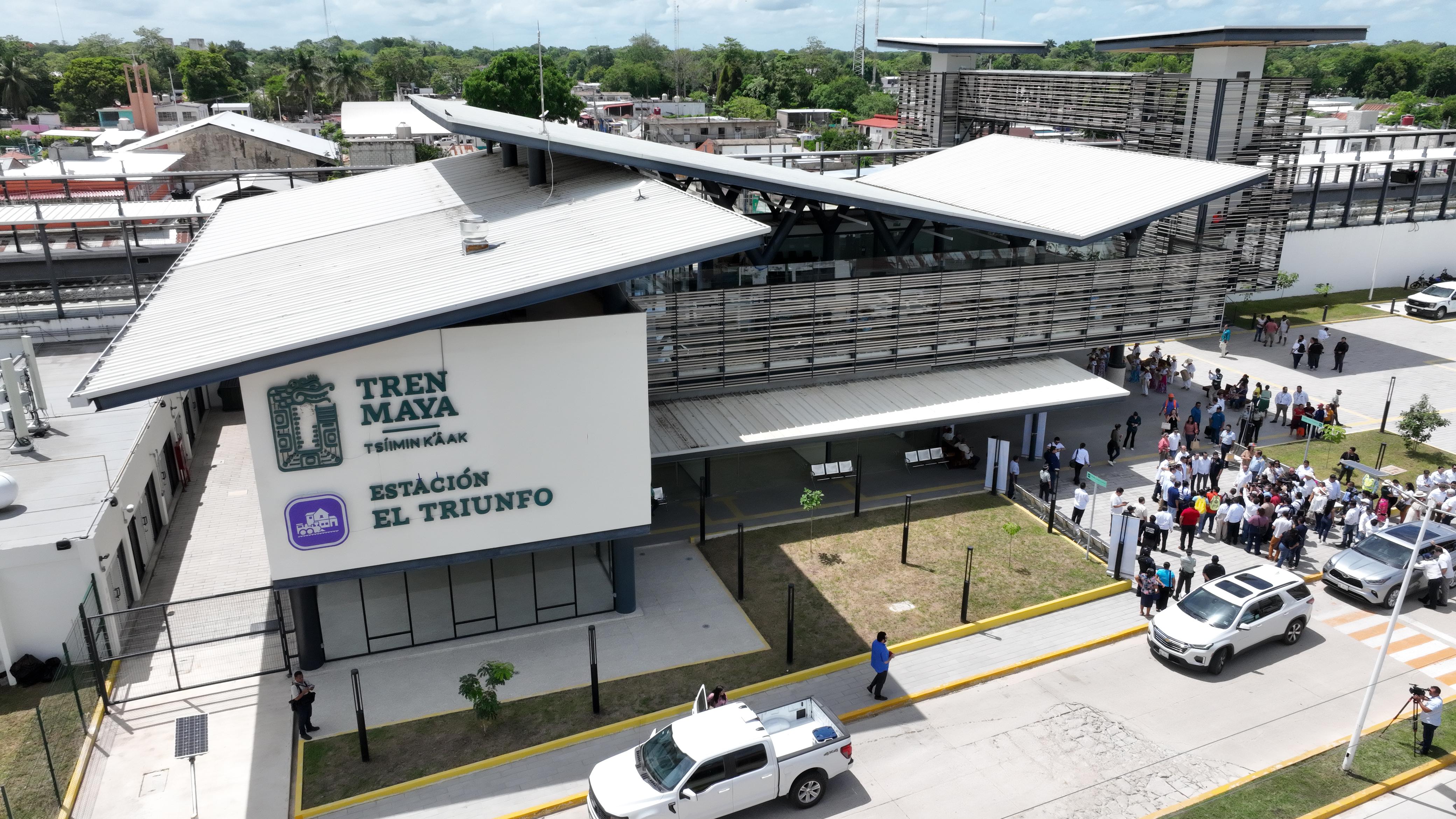 Se suma Estación Tenosique al Tren Maya; el Gobernador Javier May se cuenta entre los pasajeros de la histórica conexión a El Triunfo.