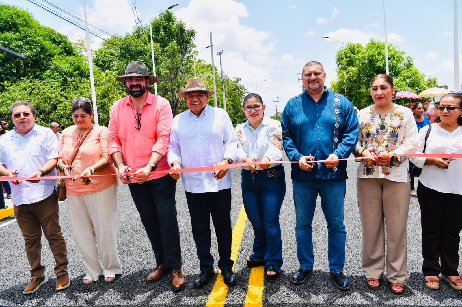 Gobierno del Estado hace justicia social y cumple compromisos en Macuspana; Javier May entrega puente Guapinol, mejora conectividad y garantiza seguridad.