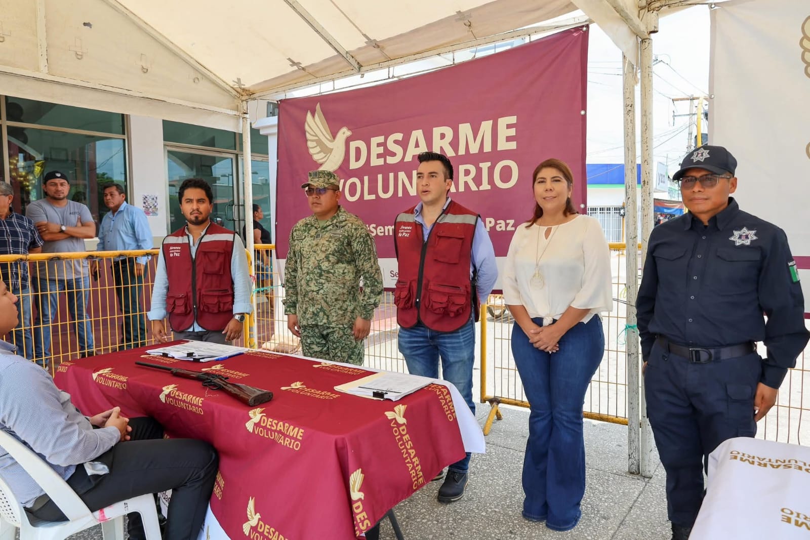 Alcaldesa de Huimanguillo encabeza junto con autoridades civiles y militares, el programa Desarme Voluntario de Armas.