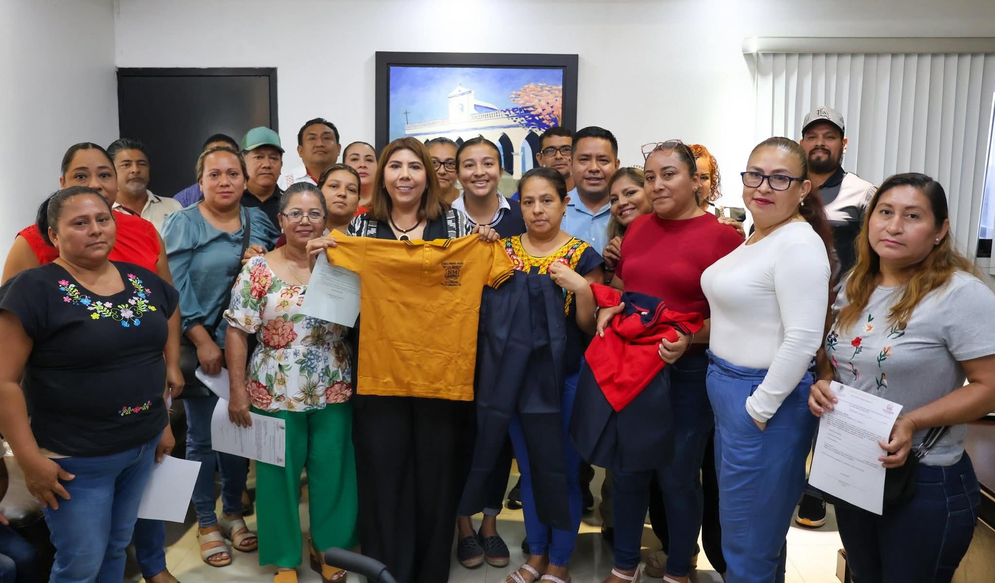 Alcaldesa de Huimanguillo promueve apoyo directo a estudiantes con participación de comerciantes locales.