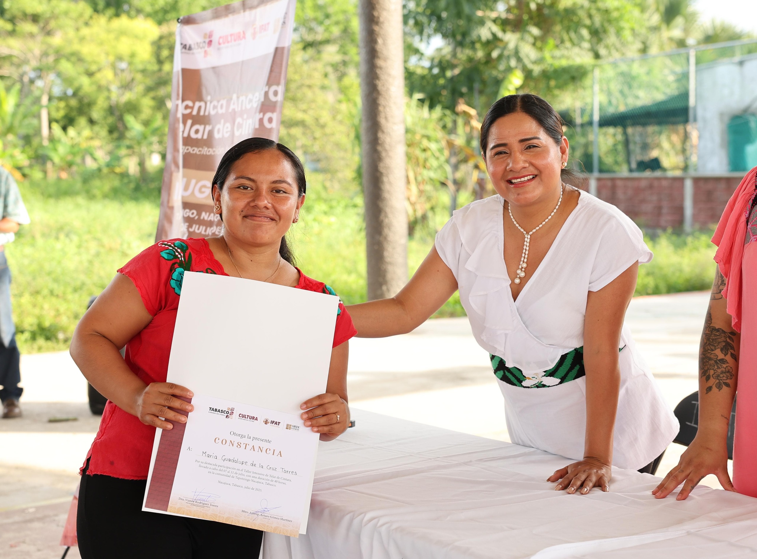 Rescata IFAT técnica ancestral de telar de cintura, con curso para 20 artesanas y artesanos.