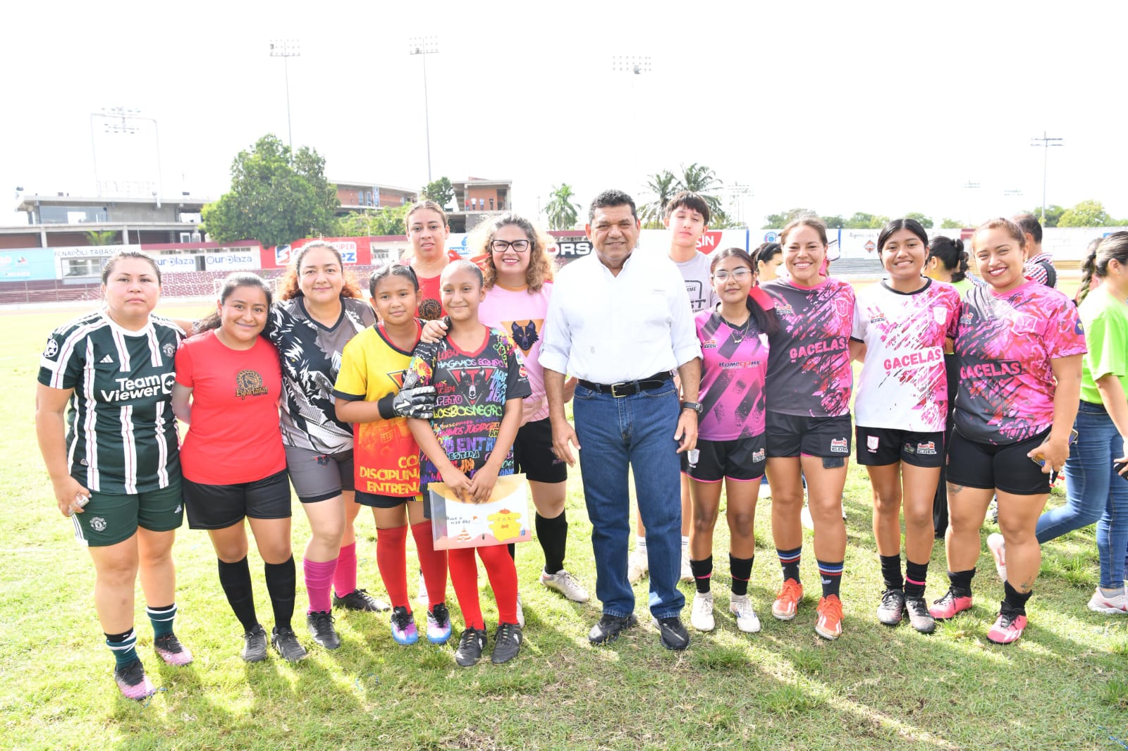Refrenda Gobierno del Estado compromiso con la equidad e igualdad de género; inaugura Javier May Primera Copa Femenil de Futbol IEM 2025.