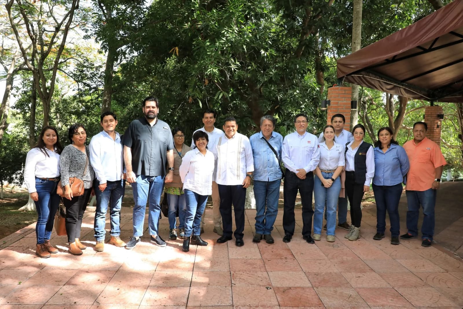 Productivo fin de semana para la consolidación del programa Viviendas para el Bienestar; se reúne Javier May con titulares de Sedatu e Infonavit.