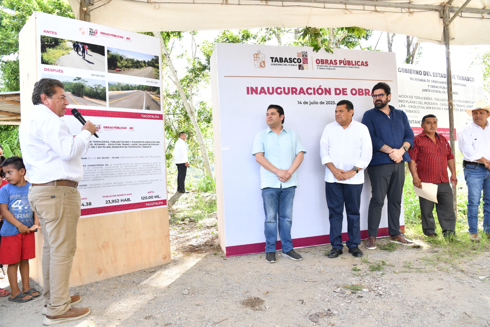Impulsa Javier May desarrollo de zonas indígenas con obras de infraestructura carretera y agua potable en Tacotalpa.