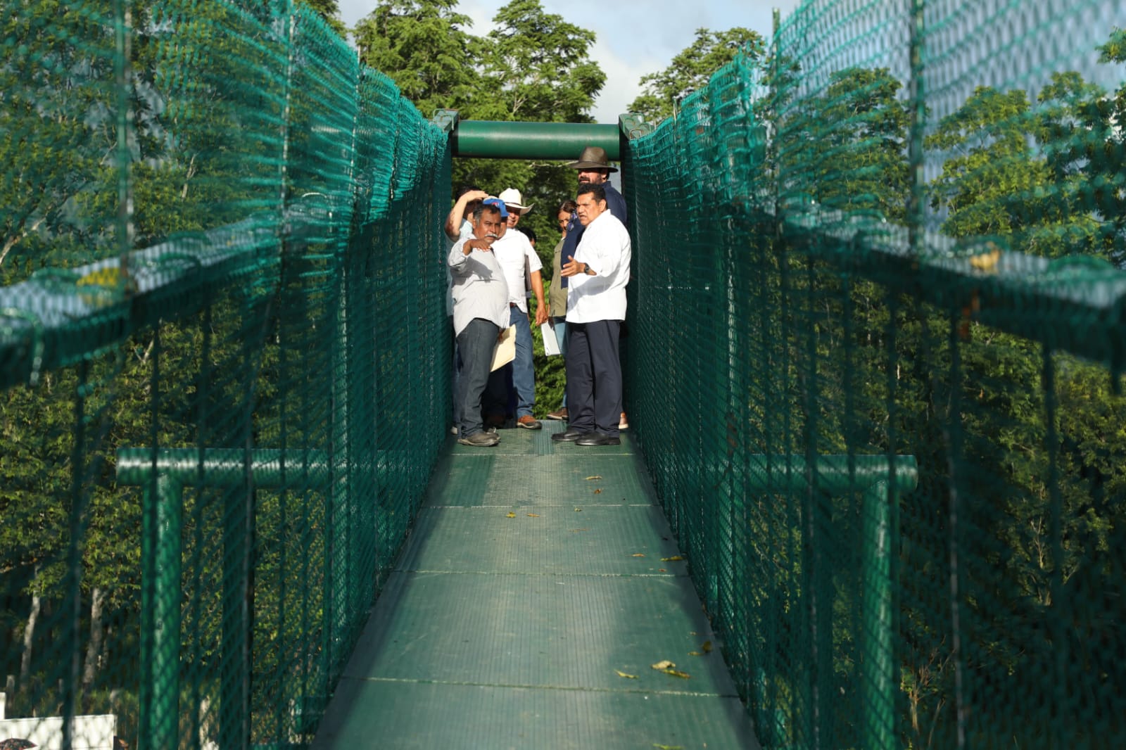 Cumple Javier May compromiso con Tacotalpa: entrega puente colgante que reanuda la comunicación entre Puxcatán y Yajalón.