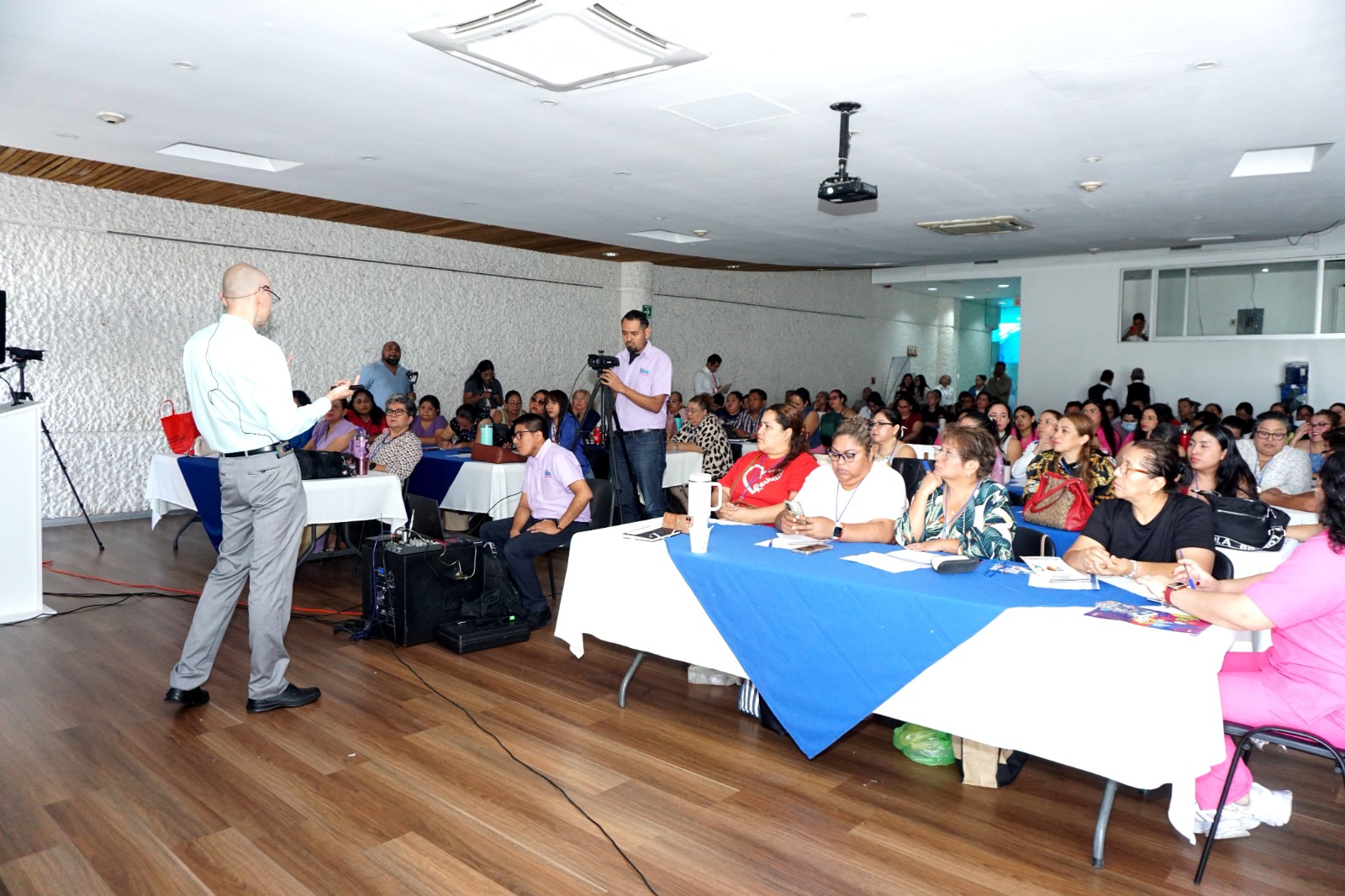 Sembrando comprensión desde la infancia, SETAB Inicia Diplomado en Autismo para los CAI de Tabasco.