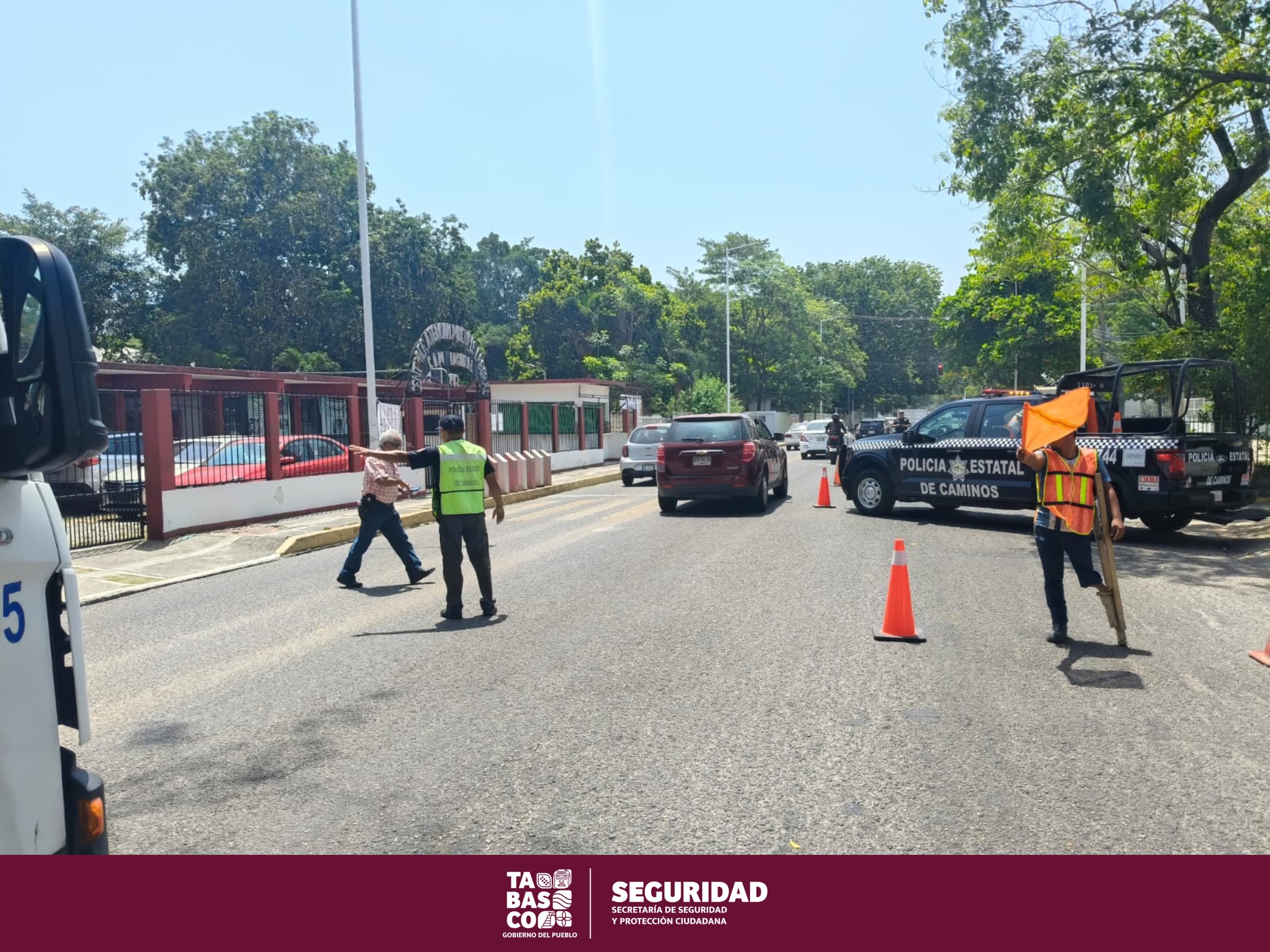 Autoridades atienden solicitud de maestros y padres de familia del CAM 1912 con instalación de rampas.